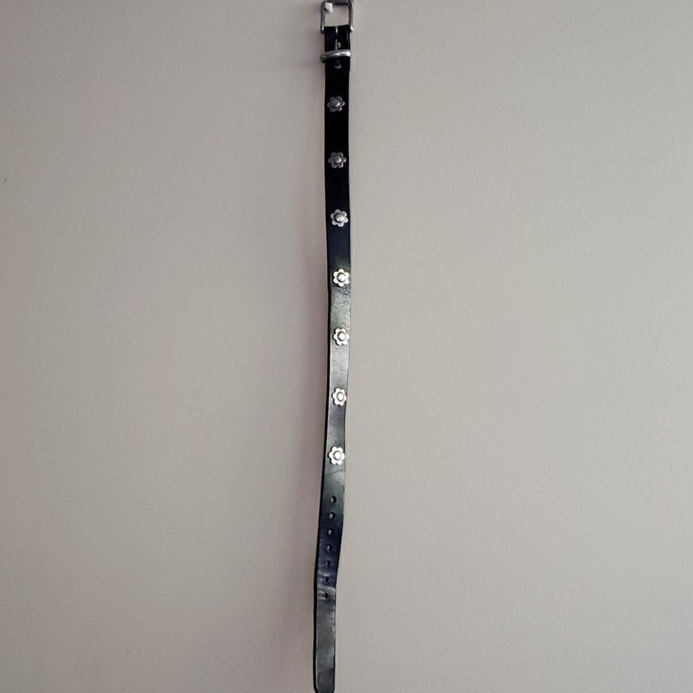 Vintage women's 90S Premium Italian Leather Belt with Flowers